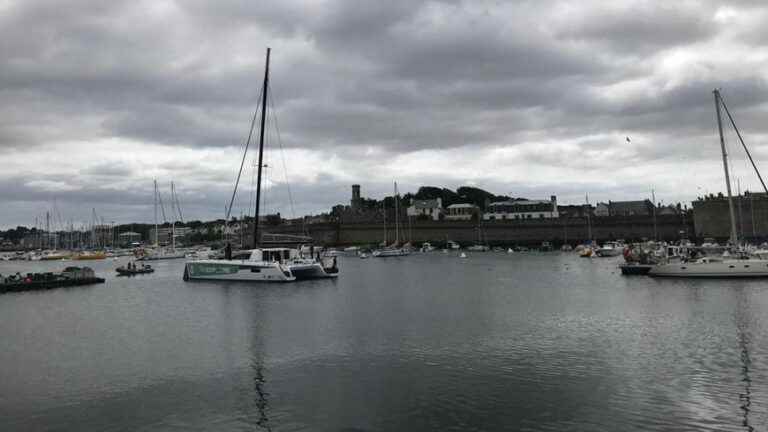 The Quimpérois Roland Jourdain back home with his flax fiber catamaran