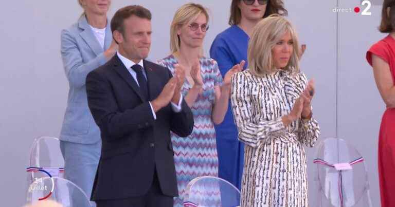 The Voice: An ex-candidate puts on a show in front of Emmanuel and Brigitte Macron during the July 14 parade