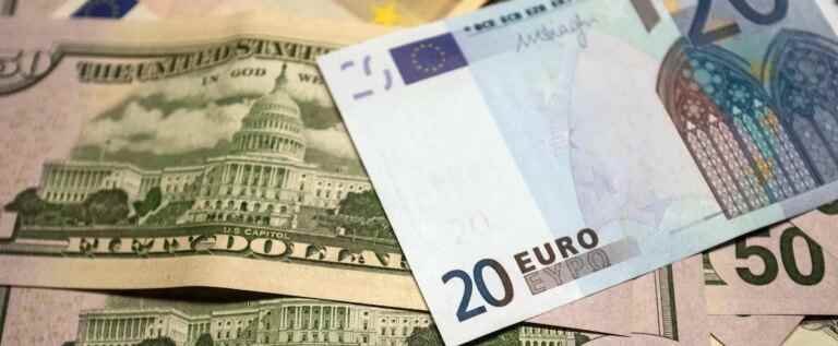 The euro reaches parity with the US dollar