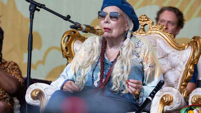 The famous folk singer, Joni Mitchell, gives a surprise concert for the first time in twenty years