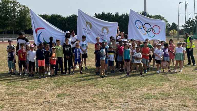 The flags of the Paris 2024 Olympic Games stopped off in Reims