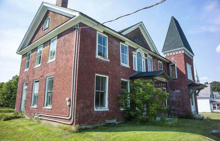 The oldest customs post in Canada soon to be demolished?