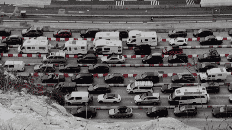 Traffic: a huge traffic jam paralyzes the port of Dover