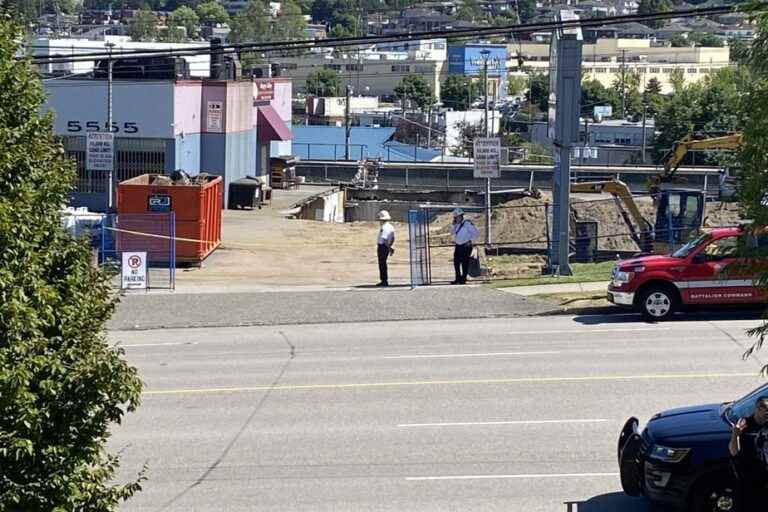 Vancouver |  Eight people rescued after parking lot collapse