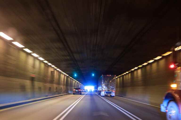 Vehicle on fire |  The Louis-Hippolyte-La Fontaine tunnel is now open