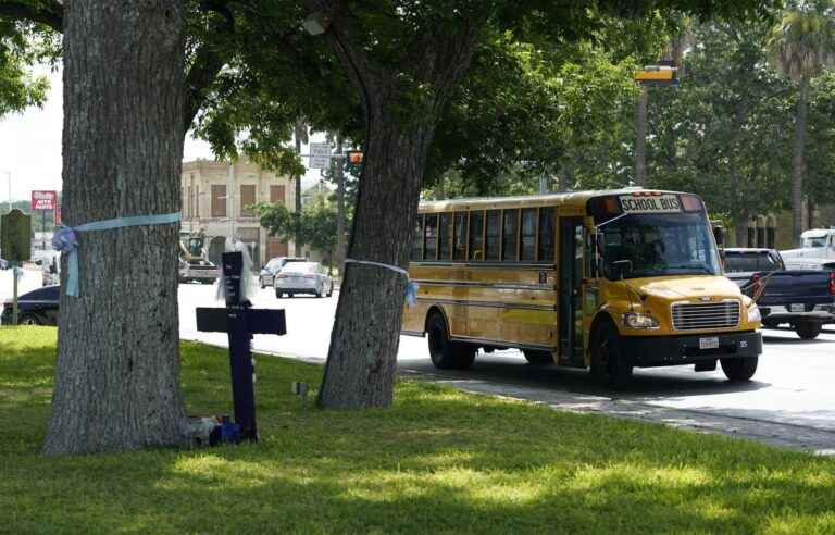 Video shows slow police response to Texas school shooting