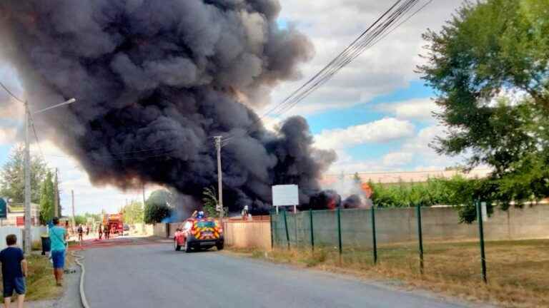 Violent fire near the warehouse of an electric cart rental company south of Toulouse