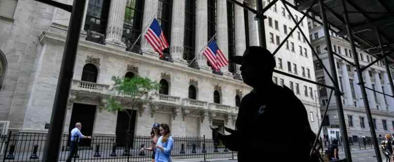 Wall Street ends down, disappointed by results and poor indicators