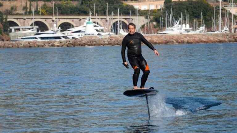 We tested a flying board on the water in the bay of Cannes, now it’s your turn!