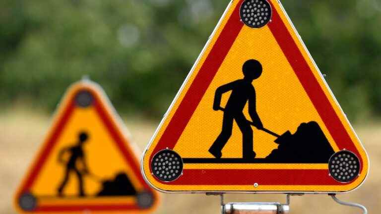 Work on the roads of the metropolis of Tours during the summer