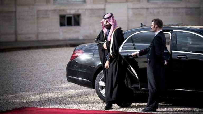 a complaint filed in Paris, in full visit of the Saudi crown prince