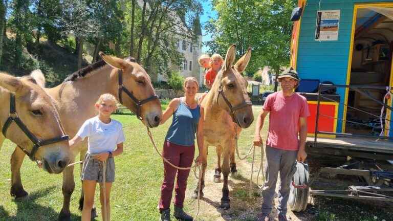 a family crossing France in a caravan passing through Vienne