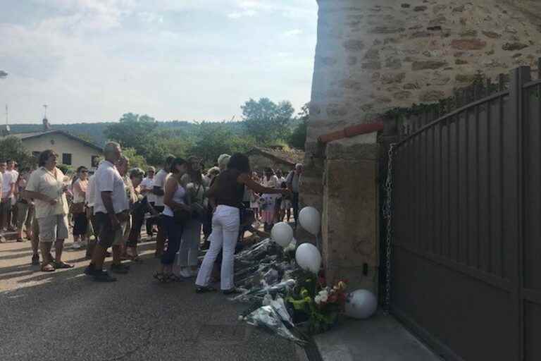 a white march to pay tribute to the victims