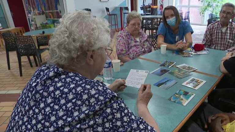 at the Ehpad Lille des Bateliers, postcards to embellish the summer