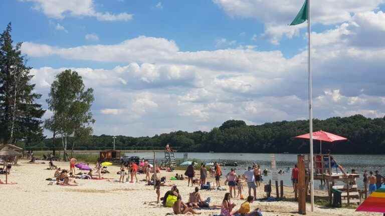 bathers are back in the ponds of Holland