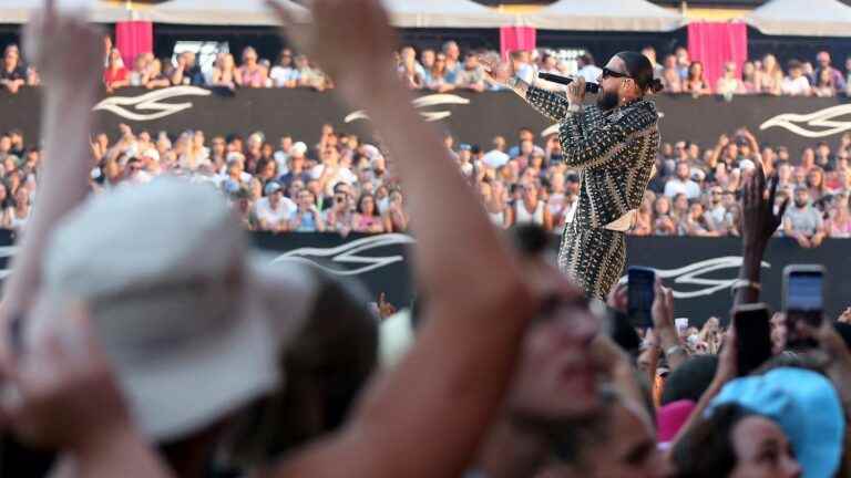 behind the image of the crowds at the foot of the stages, the reality of a lackluster recovery