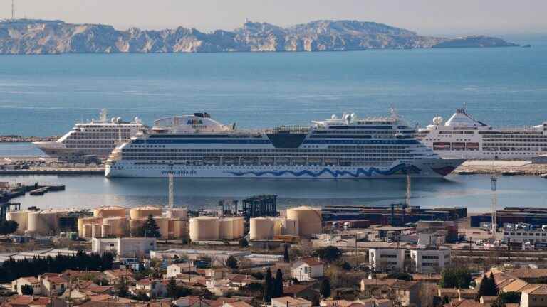 by wanting to ban certain cruise ships from stopping over during pollution peaks, the town hall is making waves