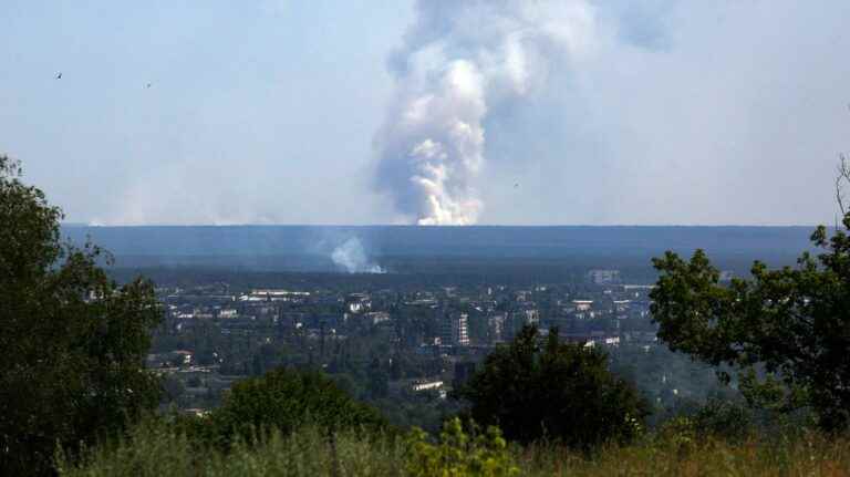 pro-Russian separatists claim to have surrounded Lyssychansk, Donbass