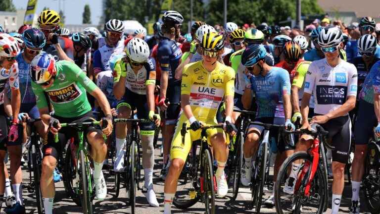 five men at the front after the first climb of this mountain stage towards the Super Planche des Belles Filles