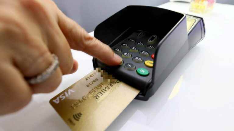 franceinfo conso.  The bank card may cost in fees abroad