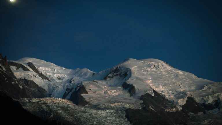 in Haute-Savoie, guides fear falling ice and stones in the face of an “already very degraded” situation