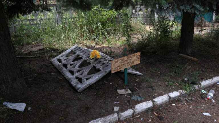 in Siversk, the tomb of Oleksiï dug into the pavement