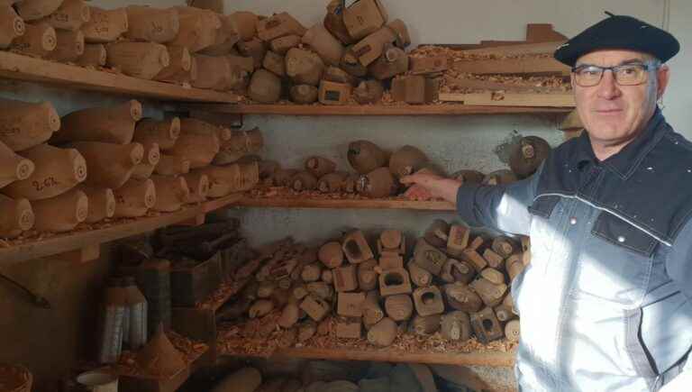 meet Claude Labarthe, the clog maker of Saint-Étienne-d’Orthe