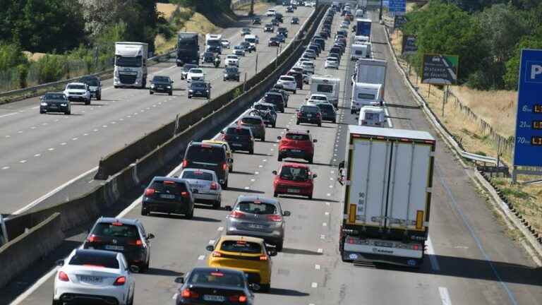 more than 800 km of traffic jams on the roads this Saturday