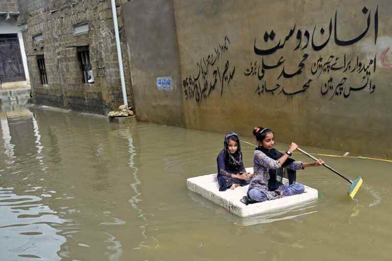 pakistan |  Karachi residents weighed down by monsoon rains