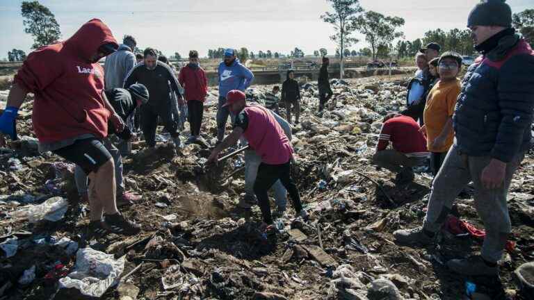 scenes of collective madness after the discovery of tens of thousands of dollars in a dump