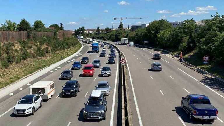 several tens of kilometers of traffic jams on the A7 since 10 am