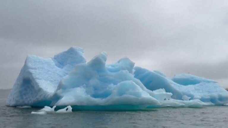 spectacular collision between a cruise ship and an iceberg