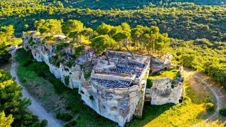 the Abbey of Saint-Roman closed in Beaucaire