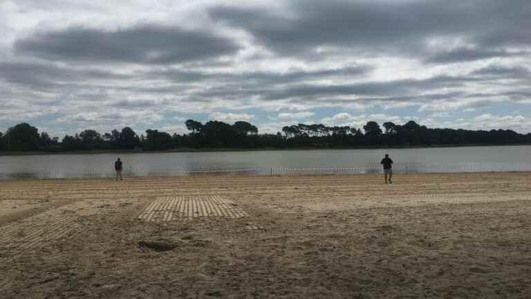 the Bellebouche pond closed, holidaymakers forced to fall back on other activities