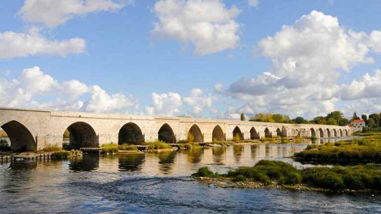 the city of Beaugency reduces public lighting at night