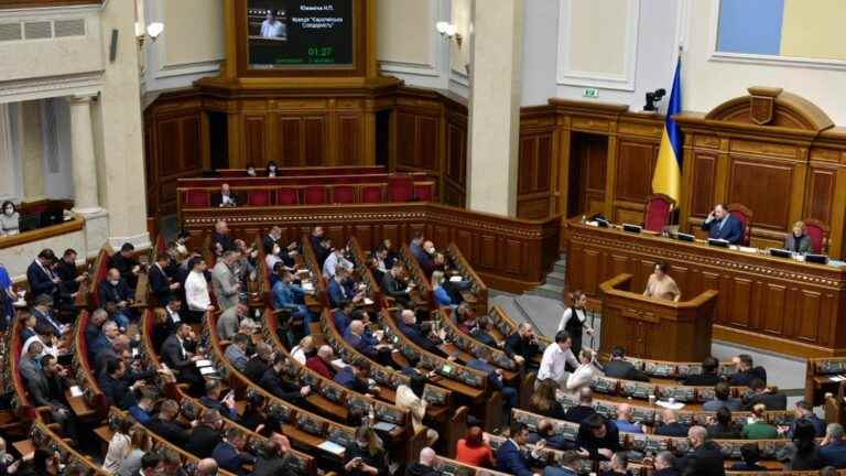 the flag of the European Union was unfurled in the hemicycle of the Parliament in Kyiv