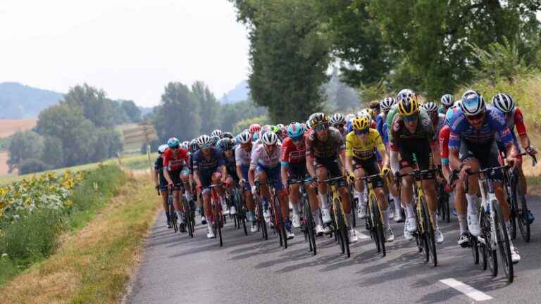 the green jersey Wout van Aert faster than the competition in the first intermediate time