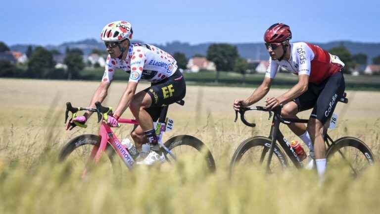 the inevitable Magnus Cort Nielsen up front with Anthony Perez, the peloton closes the gap… Follow the fourth stage