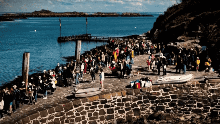 the inhabitants of the Chausey Islands castigate mass tourism