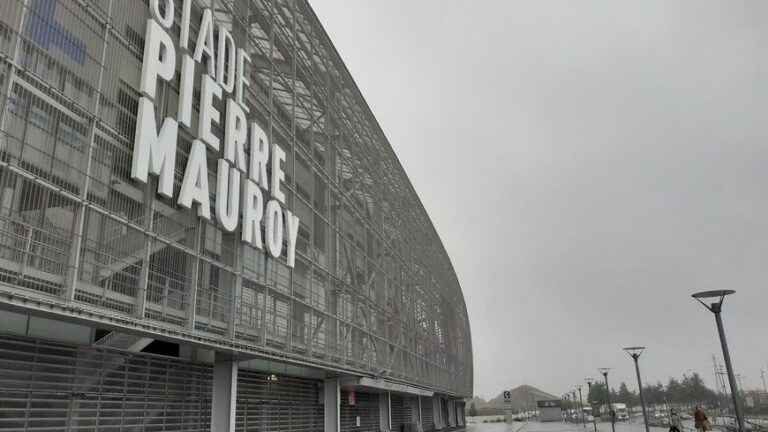 the preliminary round of basketball and the final phase of handball in Lille