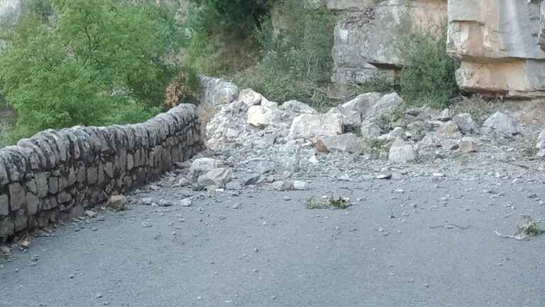 the road between Balazuc and Uzer closed after a landslide