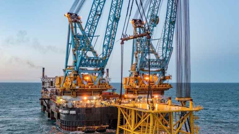 the third largest crane ship in the world has arrived