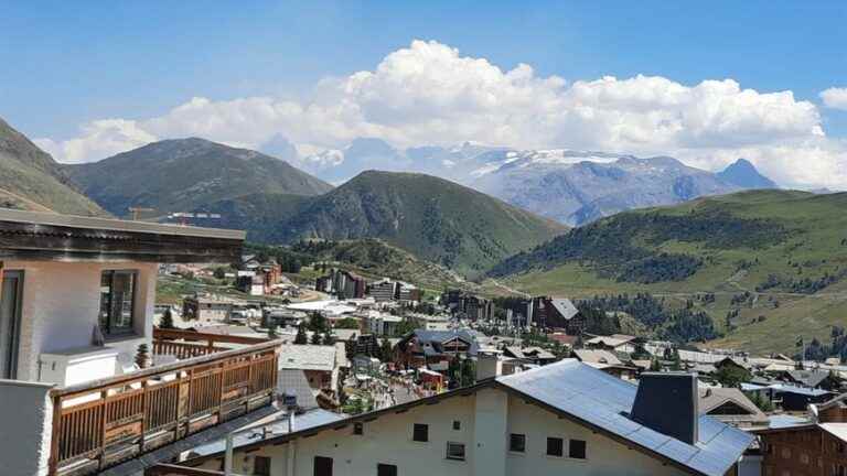 towards a valley lift between Bourg d’Oisans and L’Alpe-d’Huez?