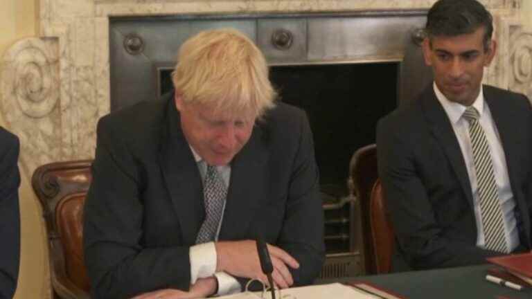 two top Boris Johnson ministers resign