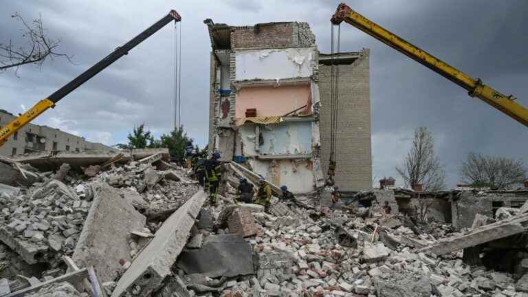 what we know after the Russian strike that destroyed a residential building and killed around 50 people in Chassiv Iar