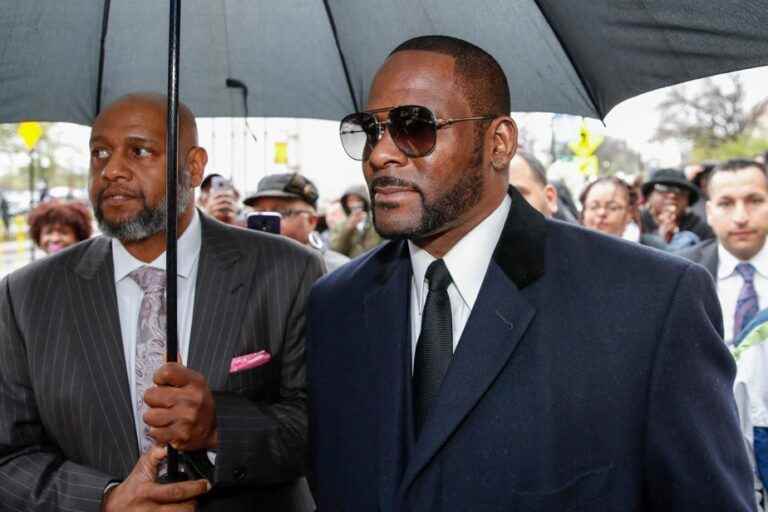 Singer R. Kelly on trial in new sex crimes case