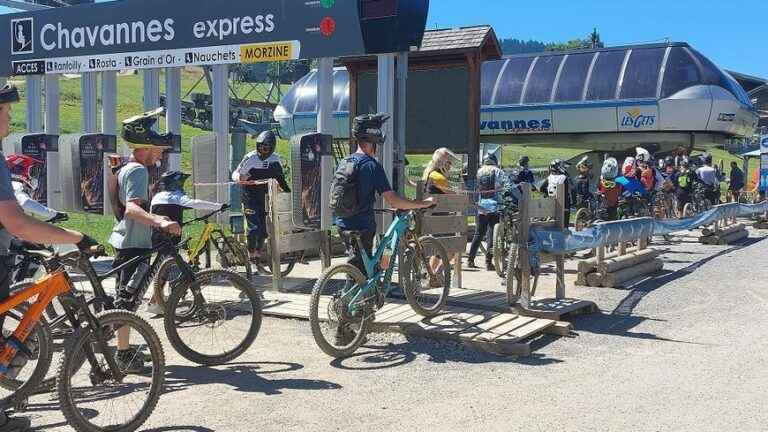 3 weeks from the mountain biking world championships, in Les Gets the bikes are queuing up at the chairlift