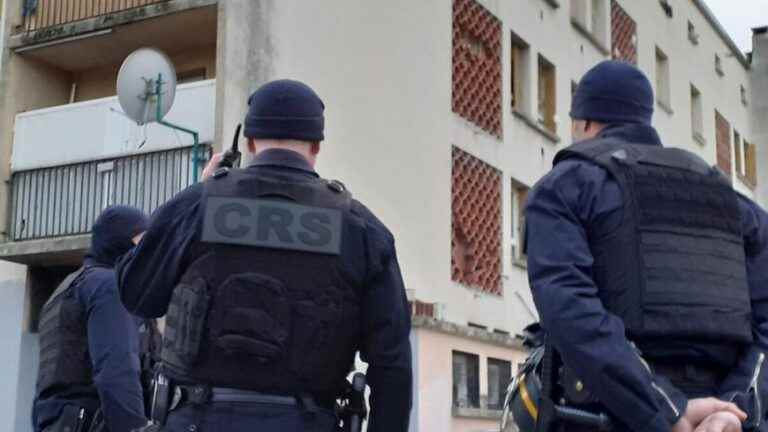 A 16-year-old boy arrested after stoned police in Nîmes