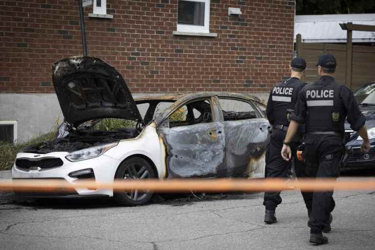 A burnt vehicle in Ahuntsic-Cartierville