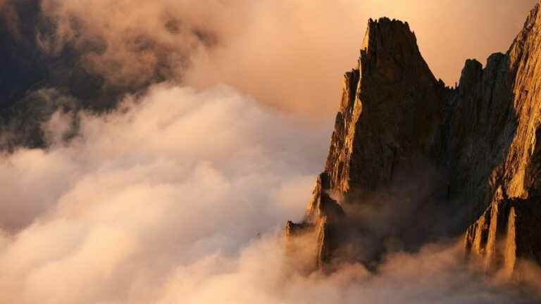 A guide and her client fall fatally in the Mont-Blanc massif